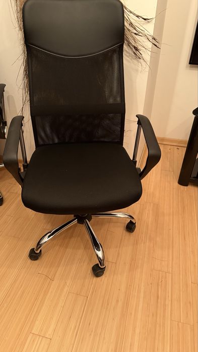 Офісне крісло сучасного дизайну