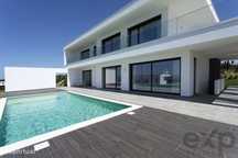 Moradia Contemporânea com 3 quartos, piscina privada, vista Mar e Golf