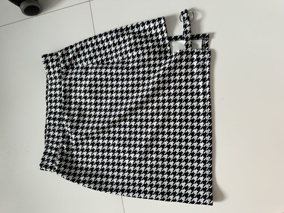 Spodniczka obcisla w kratke