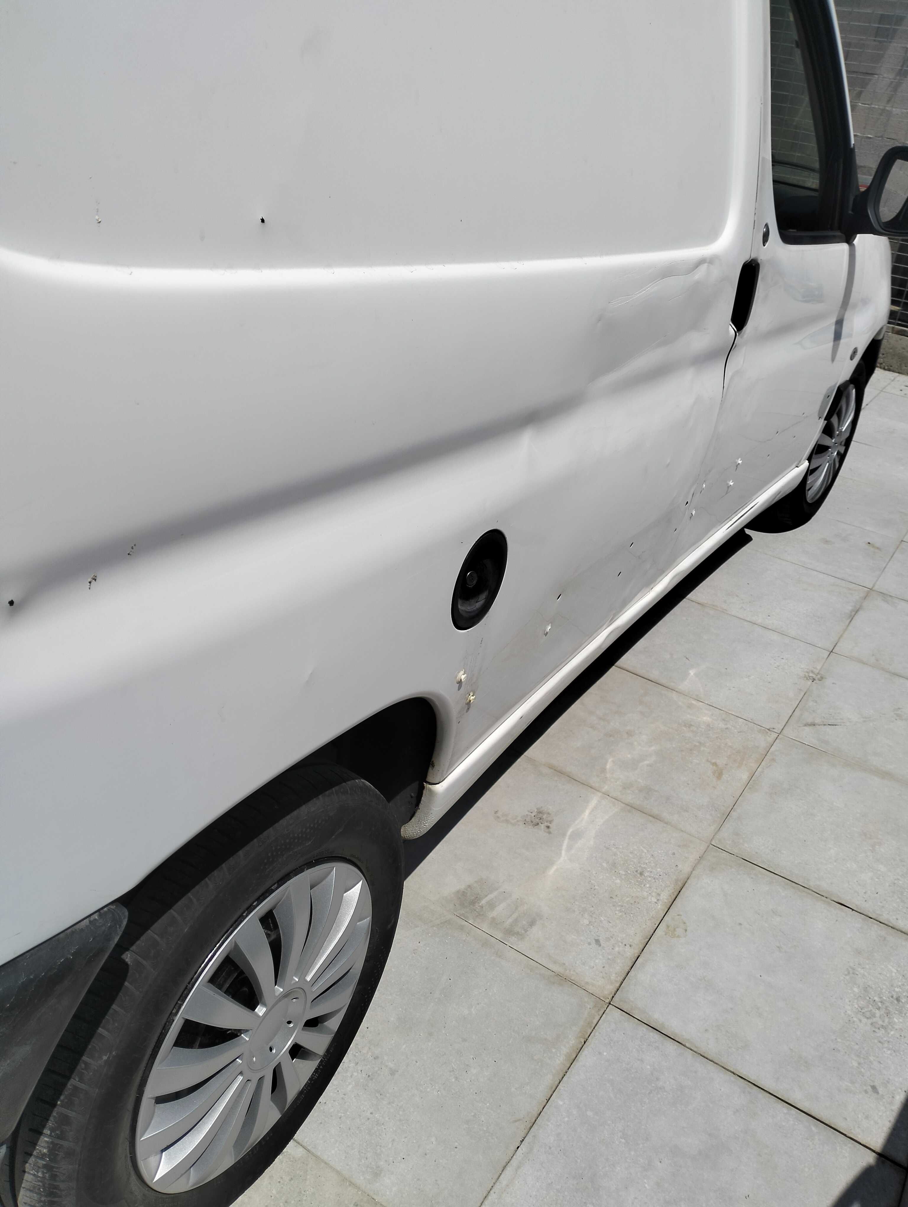 Peugeot partner 2003 com 237 mil kilometros