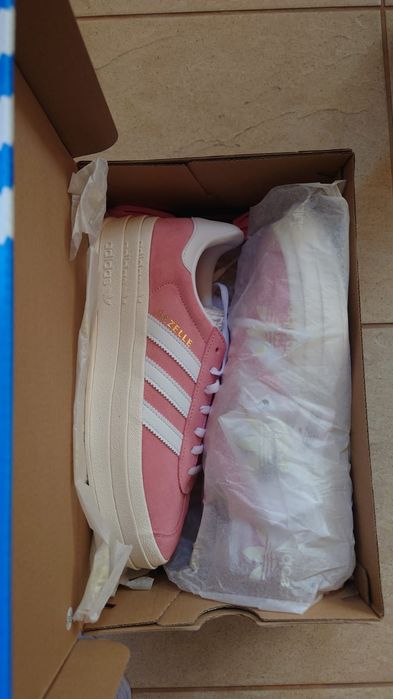 Кросівки Adidas Gazelle bold, рожеві.
Нові, оригінал з Британії.
Зручн