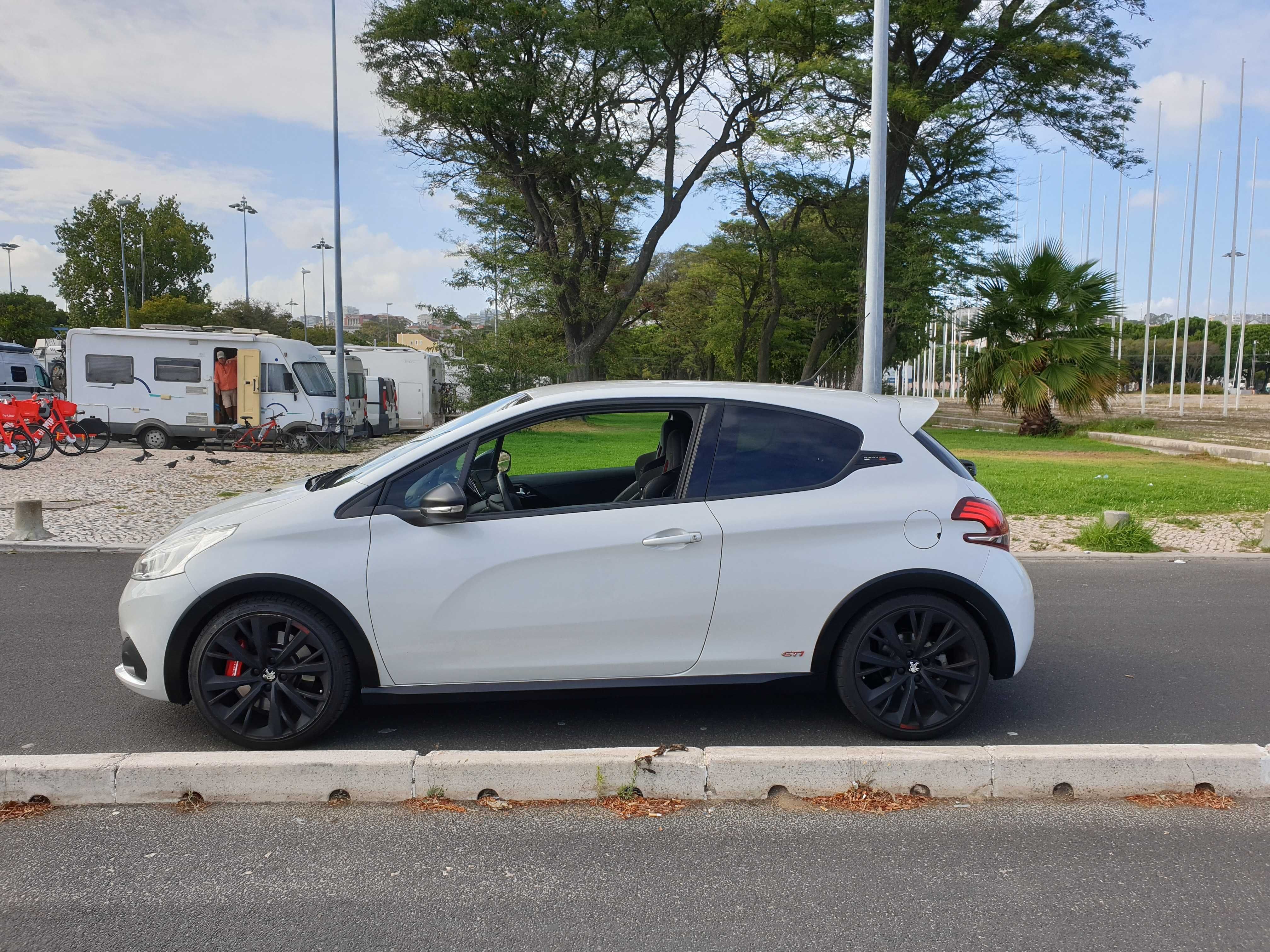 Peugeot 208 GTI by PeugeotSport