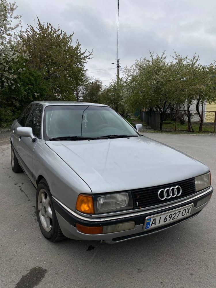 Автомобіль Audi 90