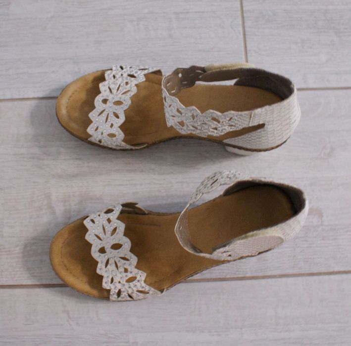 Стильні жіночі босоніжки зі стразами Rieker,37 розмір (ціна договірна)