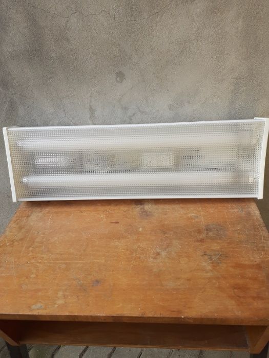 lampa do warsztatu lub garażu