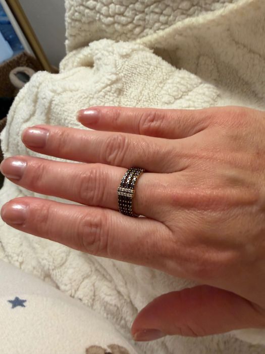 Anel ouro com diamantes negros e brancos