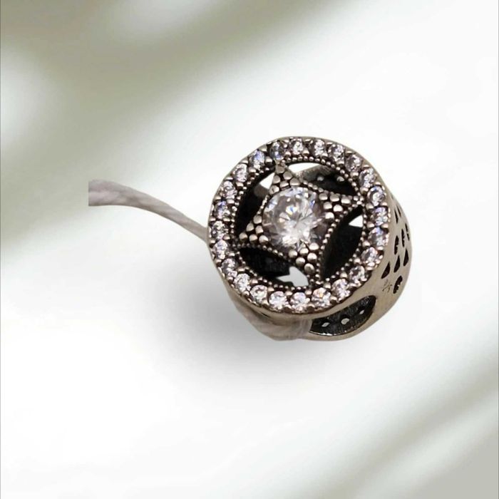 Przepiękny  Charms  Z cyrkoniami  P.925