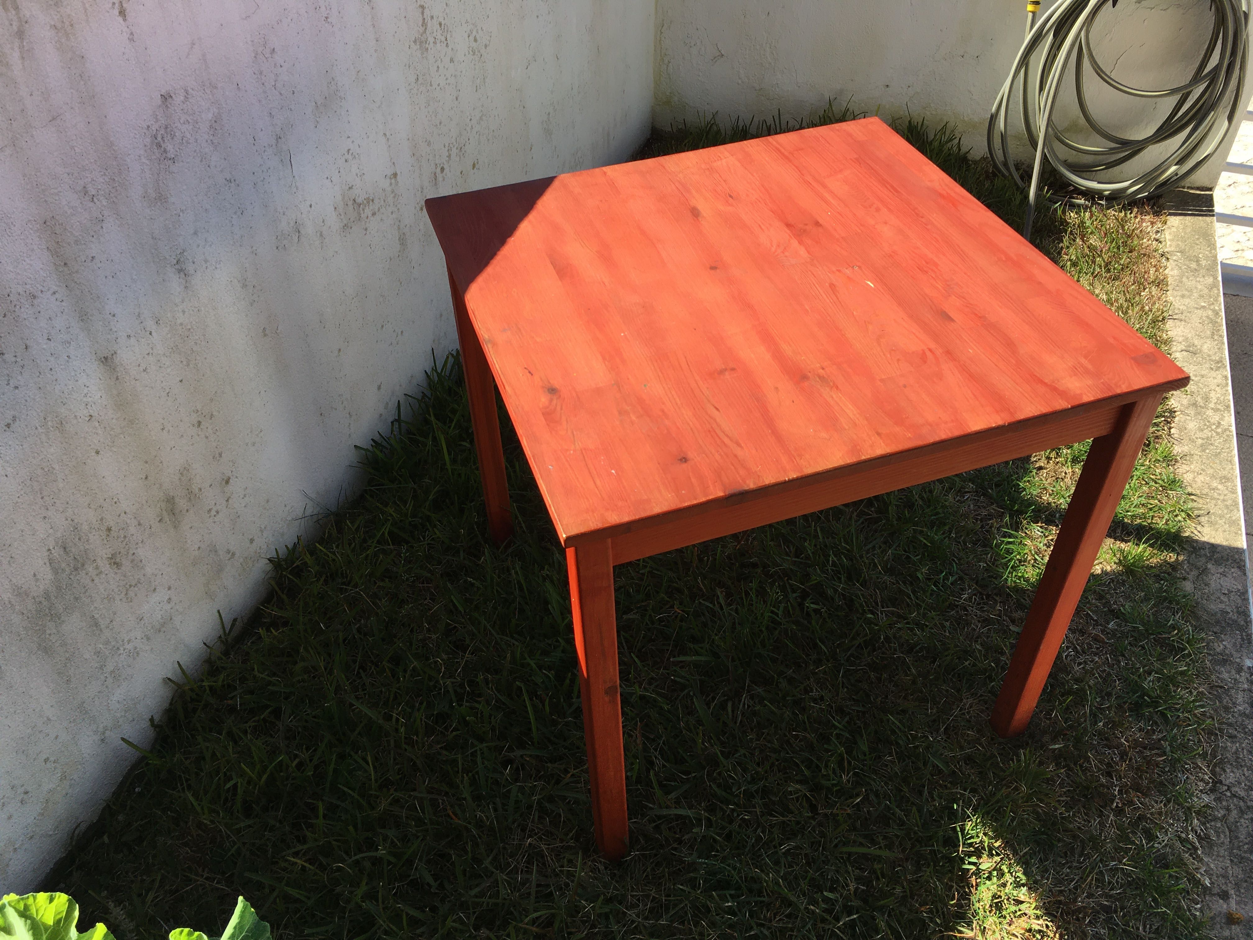 Mesa de Madeira para Jardim