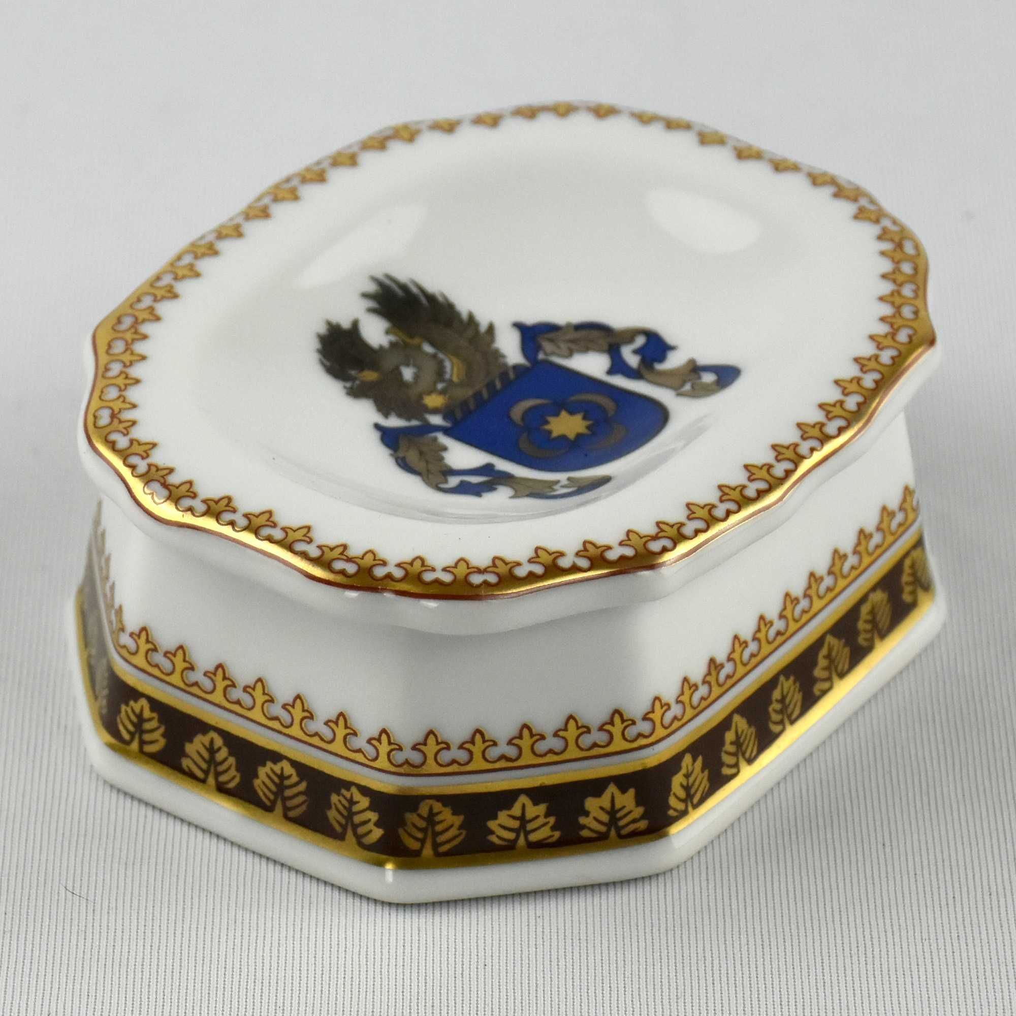 Saleiro em porcelana Porart decoração Escudo de Armas Carvalho