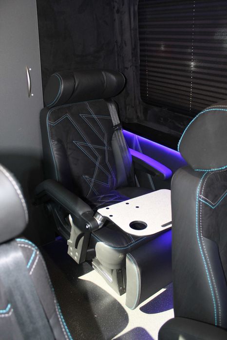 MERCEDES VIP 9-osobowy – 3.0 Diesel, TV, Webasto, łóżko, prysznic