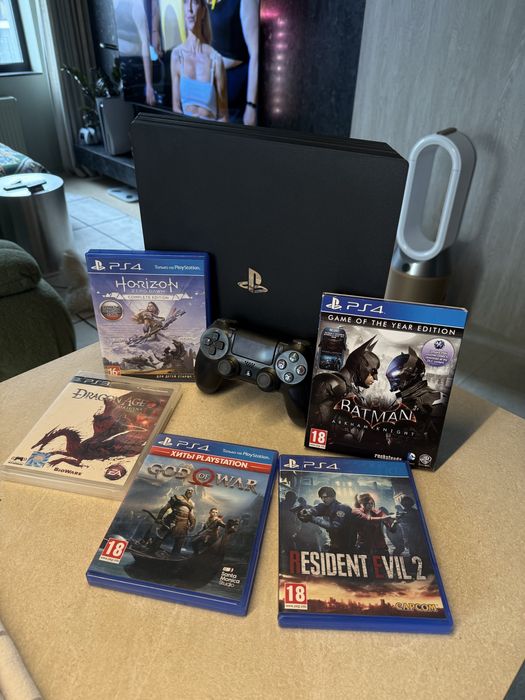 Sony PlayStation 4 Pro 1TB + 5 ігор