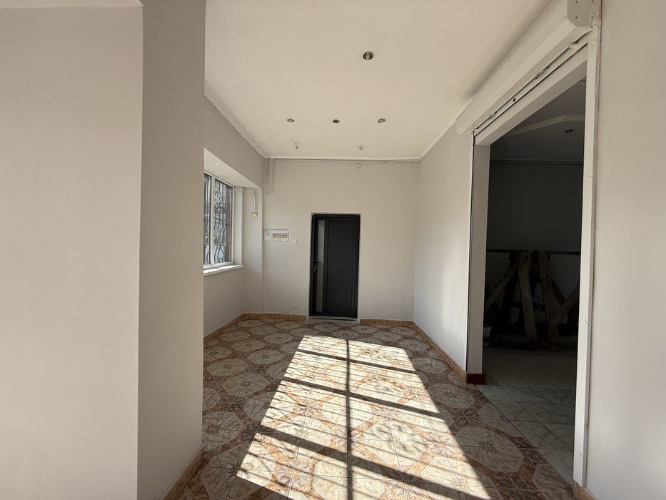 Продається приміщення у центрі Міжгврʼя комерція