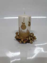 Ozdobna świeca świąteczna z mini stroikiem