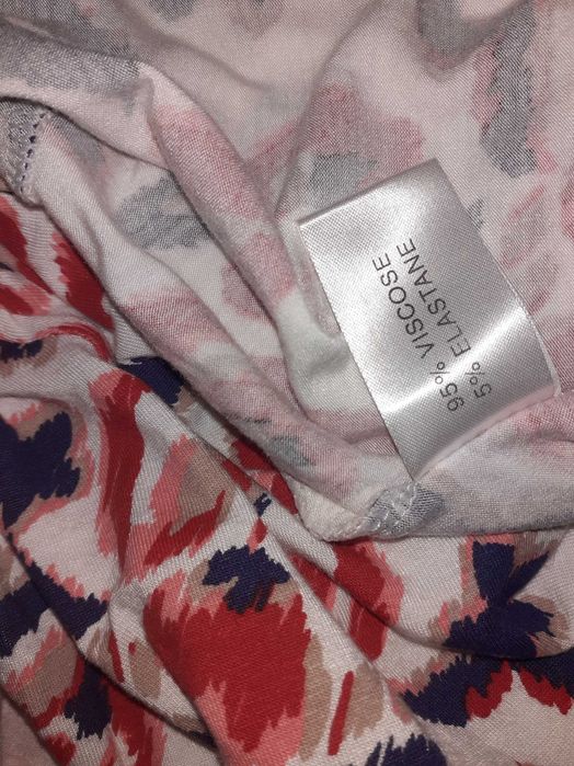 Bluzka z krótkim rękawem w eleganckich kolorach duży dekolt 16 44 46