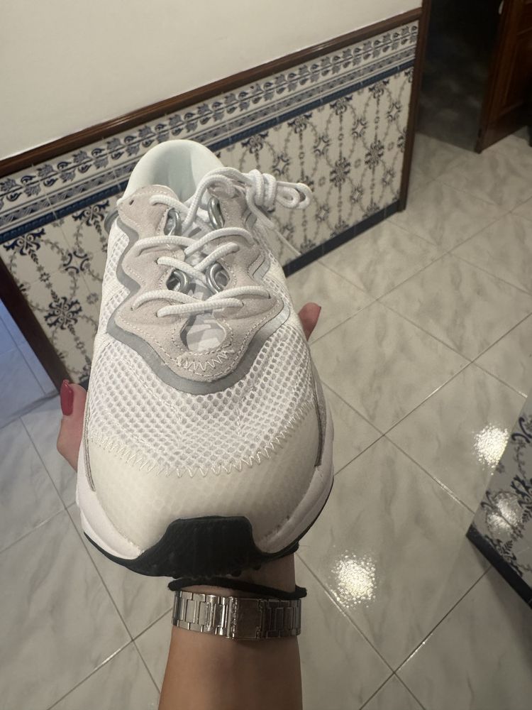 Tenis adidas ozweego adiprene beges