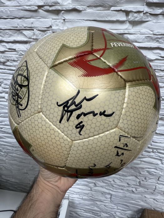 Pilka meczowa Adidas Fevernova 2002 Korea Japonia OMB autografy Dania