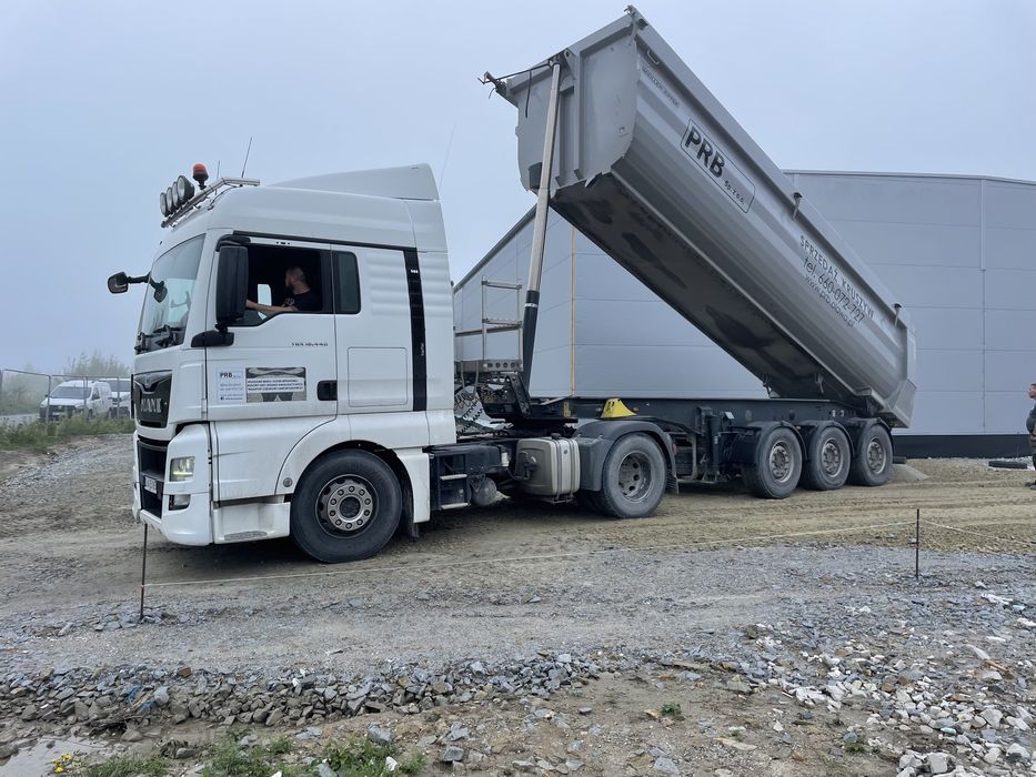 Transport wywrotka kruszywo piasek ziemia