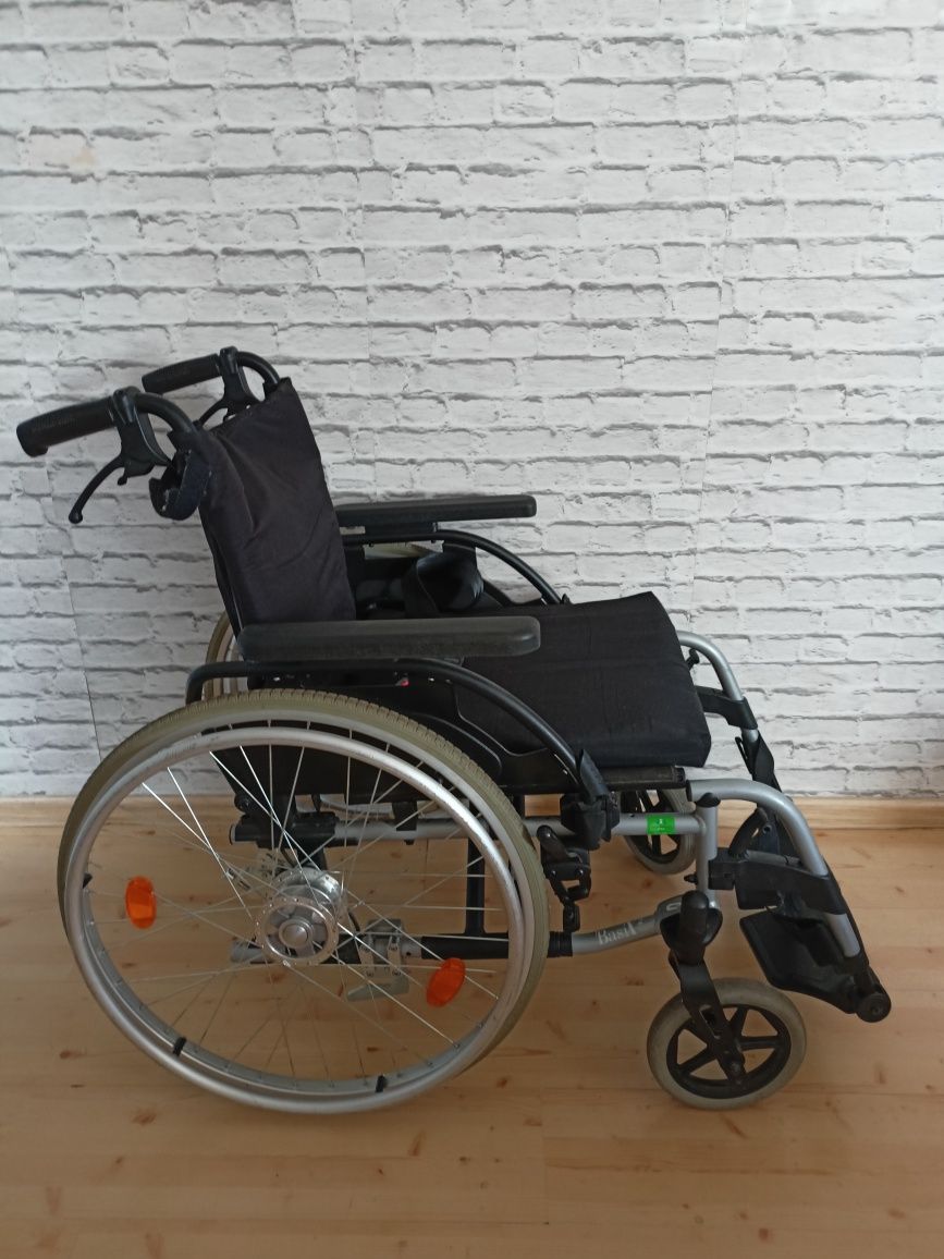 Wózek inwalidzki składany breezy basicX2