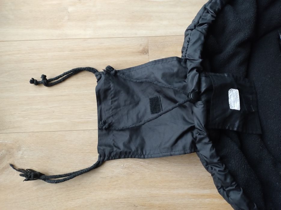 Czarny uniwersalny zimowy śpiworek do wózka Kaiser