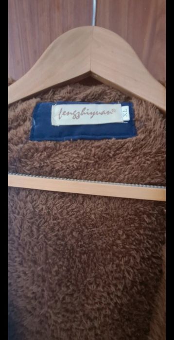 Casaco cor azul com pêlo