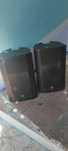 Colunas amplificadas Mackie 12A 1300W com tripé × Mesa  de mistura