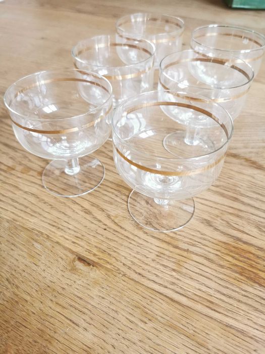 Kieliszki pucharki ze złotym rantem PRL 6 szt