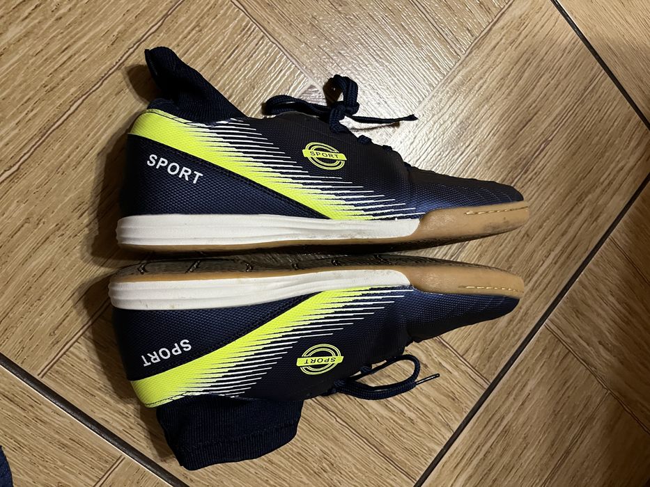 Футзалки 39 розмір