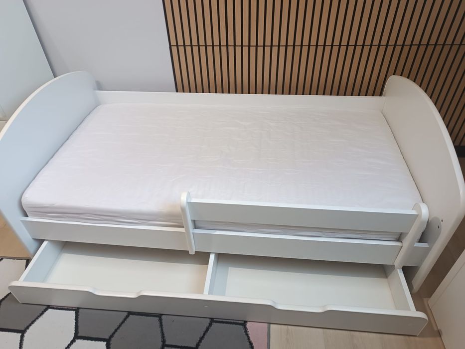 Łóżko dziecięce 160x90 z materacem