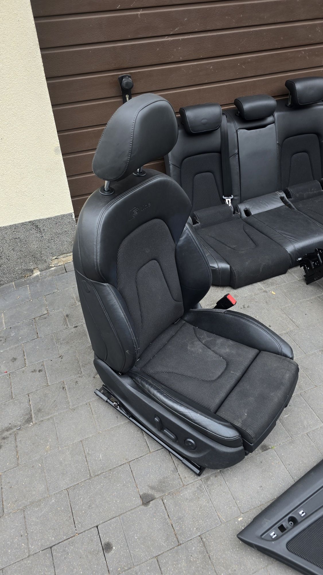 Fotele kanapy boczki Audi A4 B8 S Line półskóra Europa