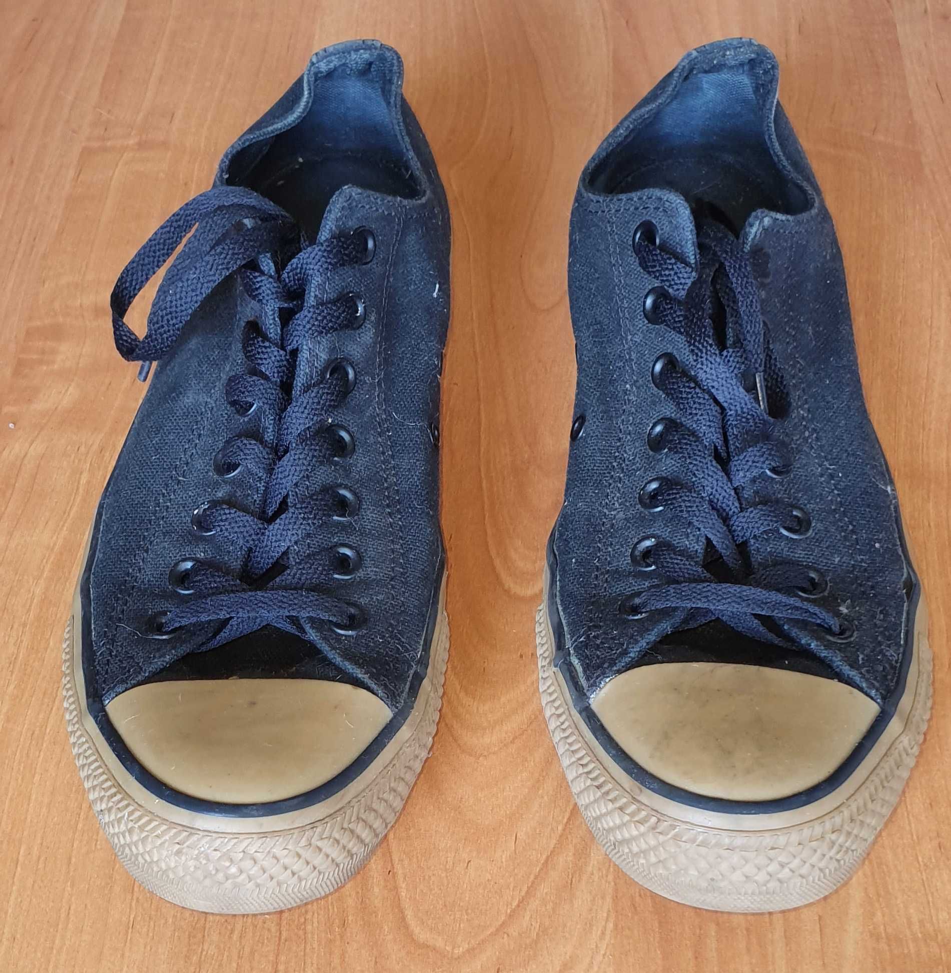 Buty Converse rozm. 45 (dł. wkładki 29.5 cm). Stan BDB.