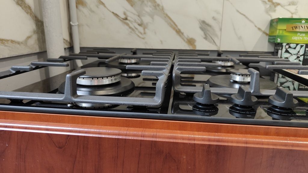 Поверхня газова на чотири комфорту газові