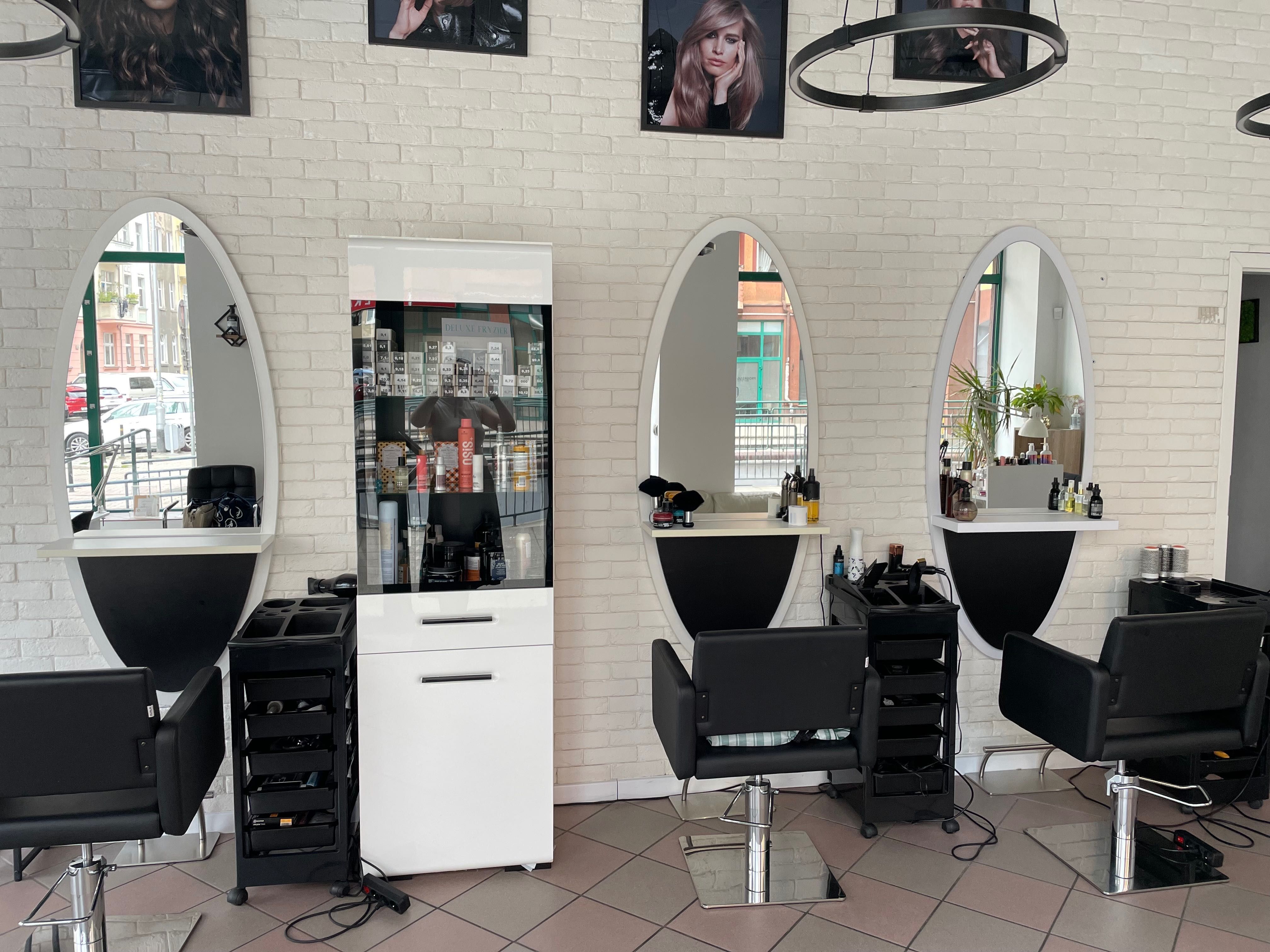 Odstąpię salon fryzjersko-kosmetyczny 52 m² – atrakcyjna cena
