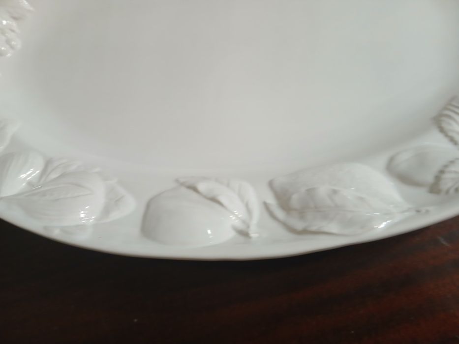 Travessa oval de porcelana