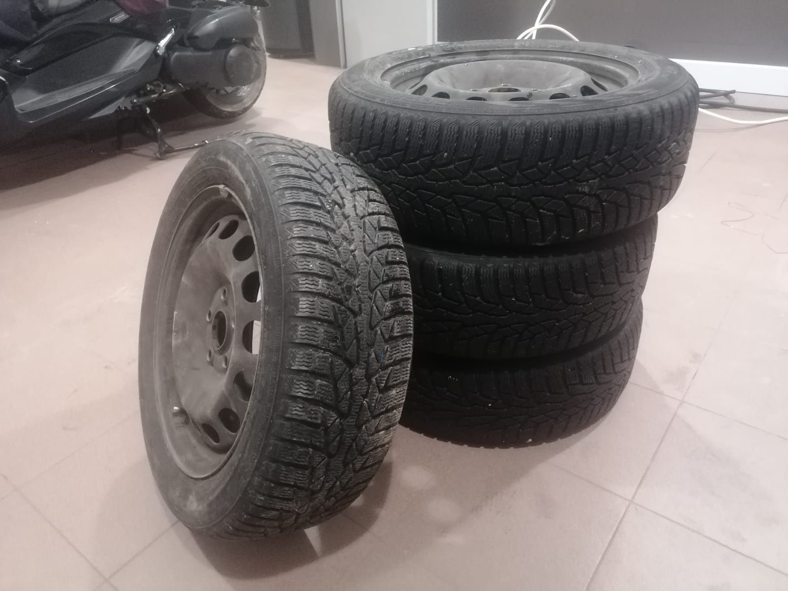 Opony zimowe Nokian WR D4 205/55 R16 + felgi