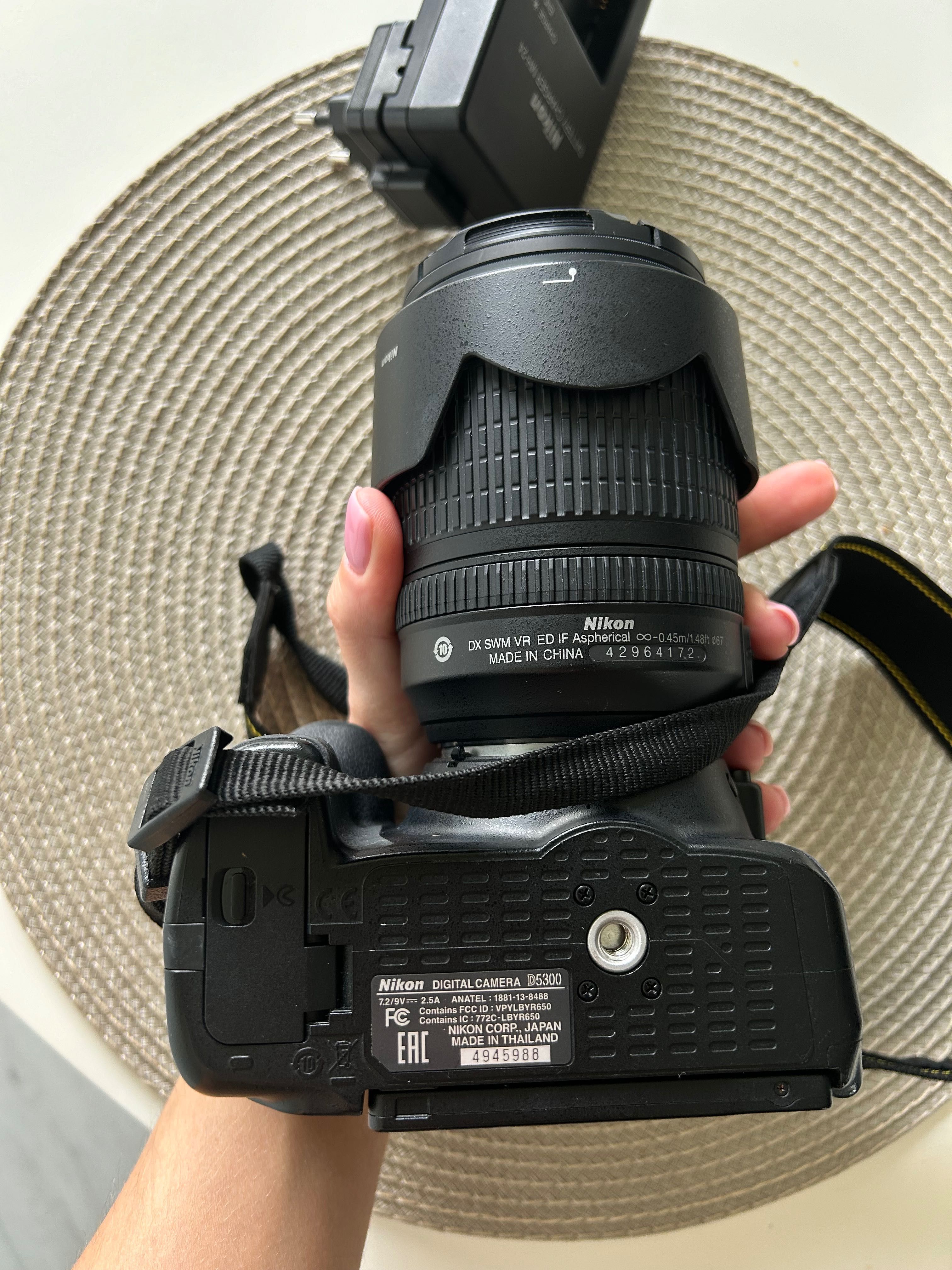 Nikon D5300 korpus + obiektyw Nikkor 18-105 f. 1: 3.5-5.6 G