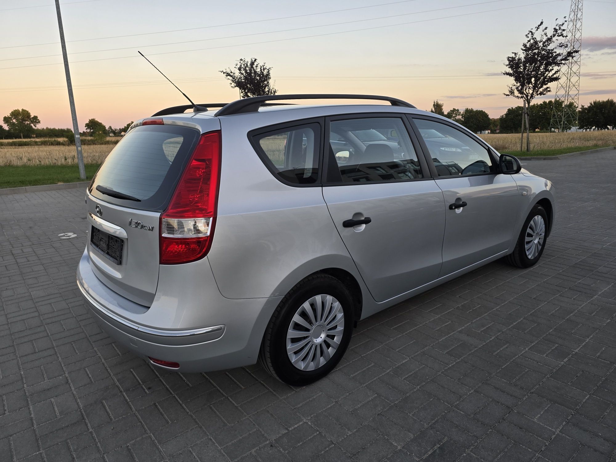 HYUNDAI i30 CW Super Stan 1.6! BENZYNA   Bez Korozji Niski Przebie