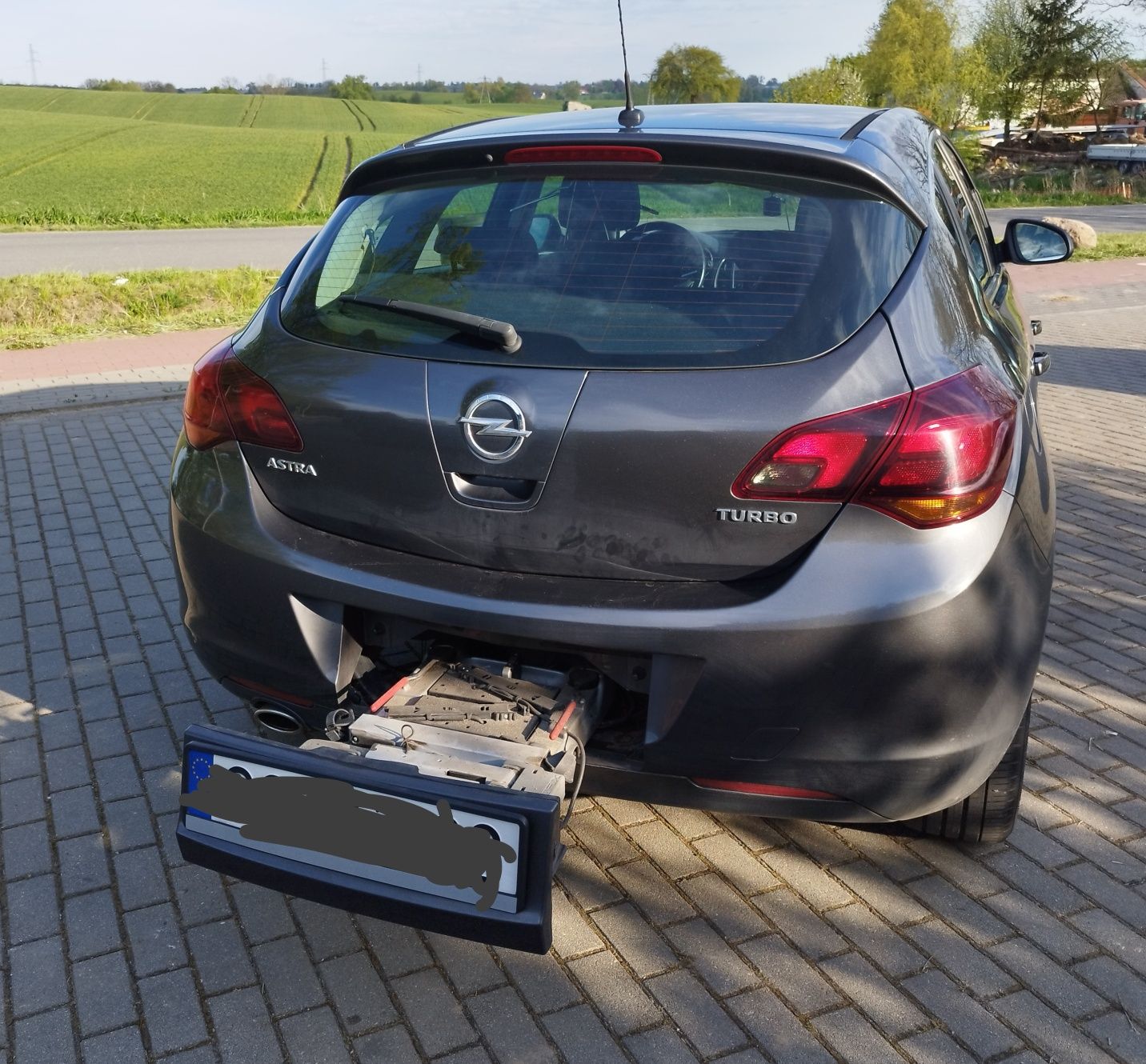 Opel Astra j hatchback 1.4 t benz-gaz, wysuwany zderzak na rowery