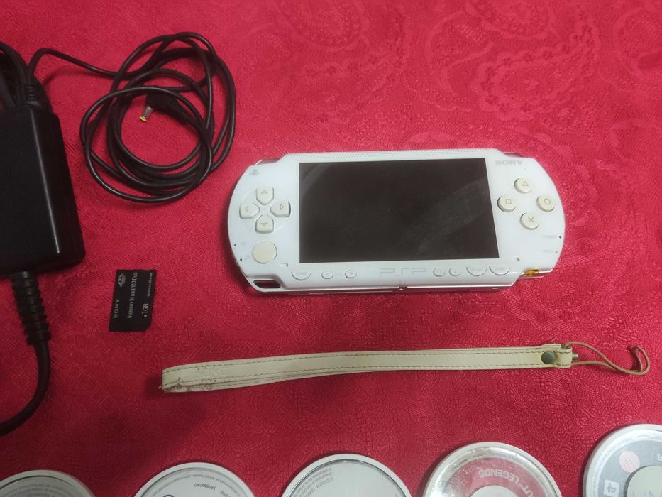 Playstation PSP Branca 1004- jogos- cartão 1GB