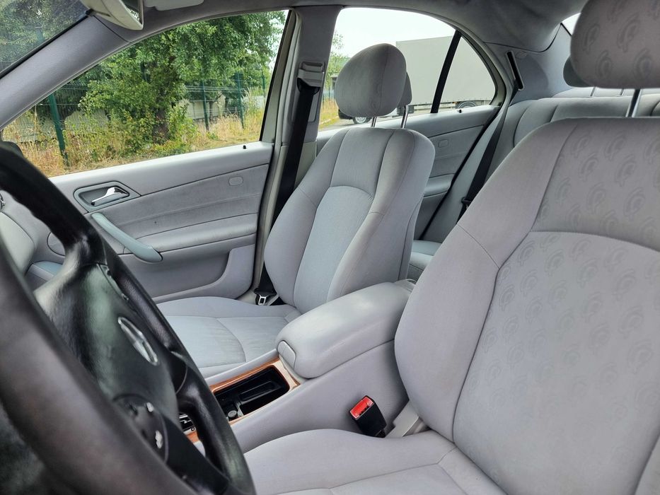 Продам Mercedes-Benz C-Class 2001. Можна в розстрочку, під викуп.