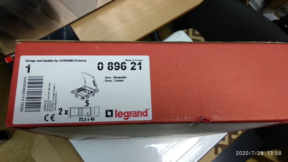 Напольная коробка Legrand 0 896 21, люк,