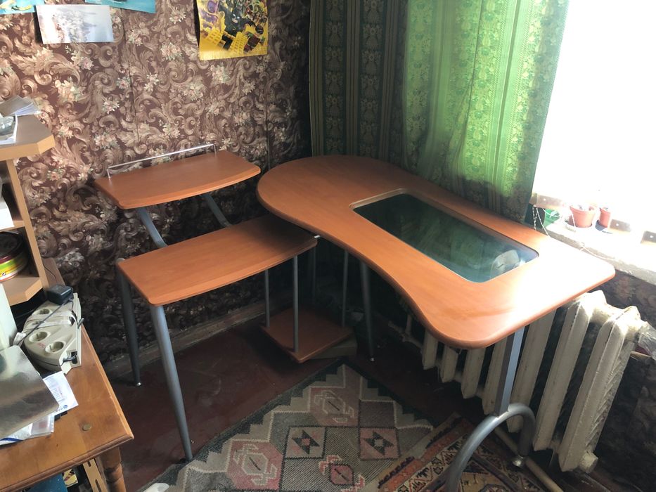 Стіл компьютерний