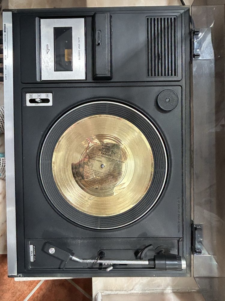 Gira discos com colunas Panasonic