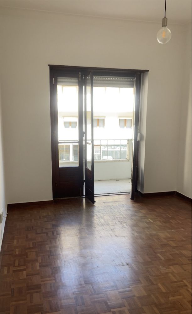 Quarto em T2 perto da cidade universitária