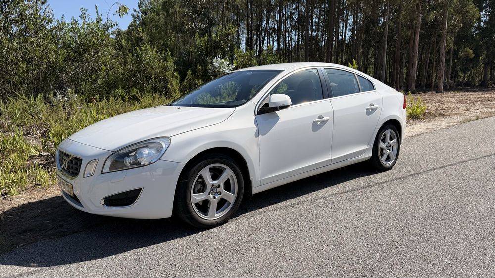 VOLVO S60 D3 Momentum — foto 1