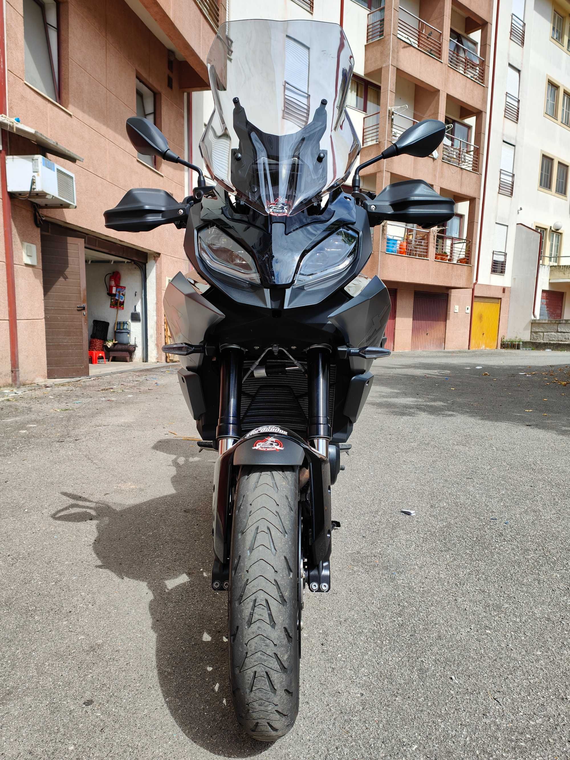 BMW F 900 XR Triple Black Full Extras