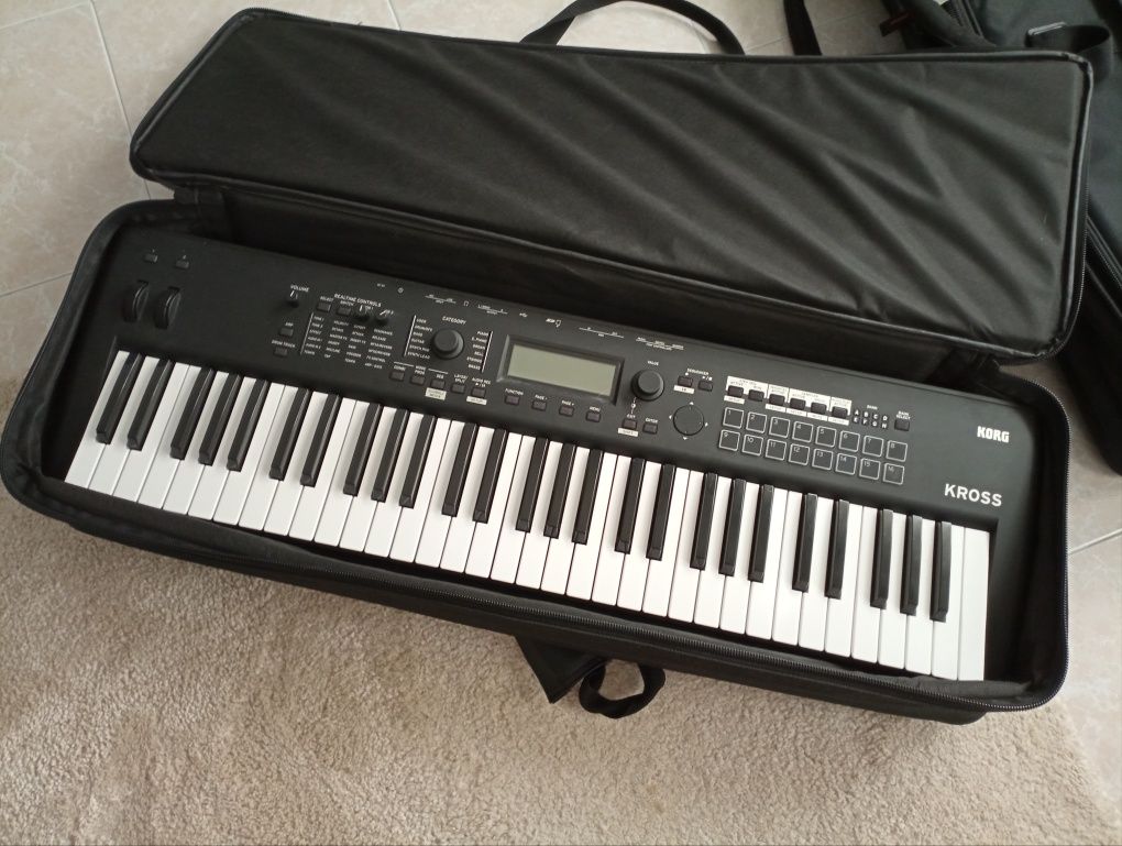 Korg  Kross  2  61 teclas