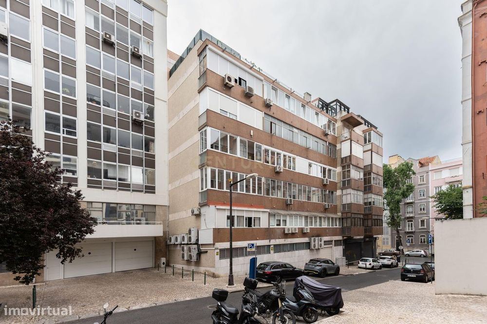 Apartamento T3 com Elevador e Garagem na Prestigiada Rua Luciano Corde