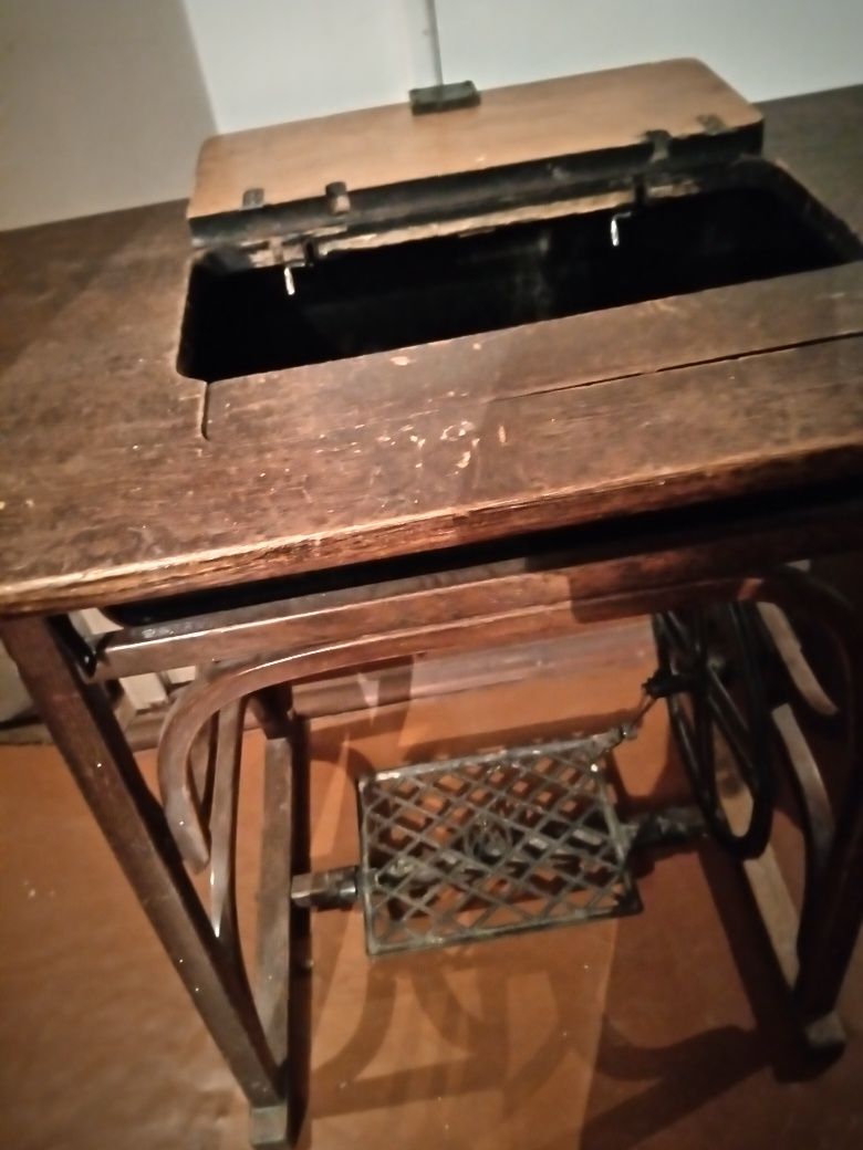 Столешница швейной машинки