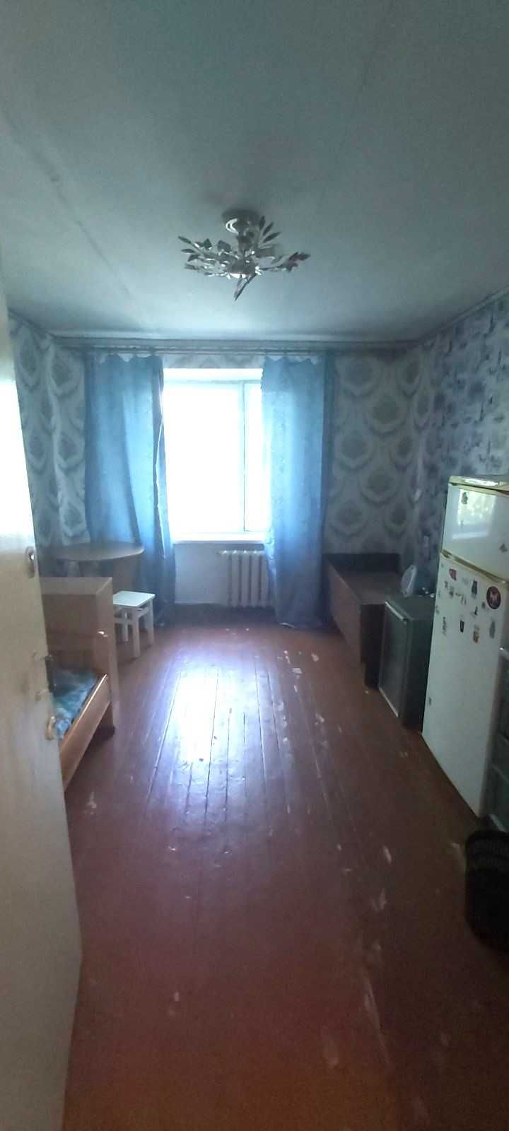 Кімната у гуртожитку центр міста