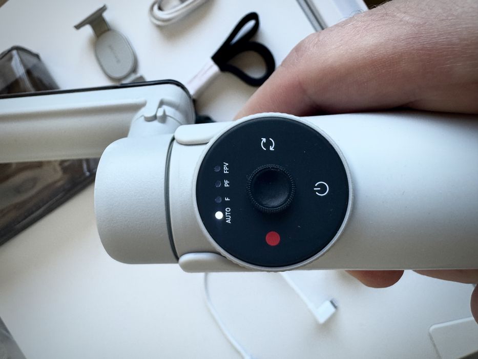 Стабилизатор Insta360 Flow Creator Kit Stone Grey новый + освещение